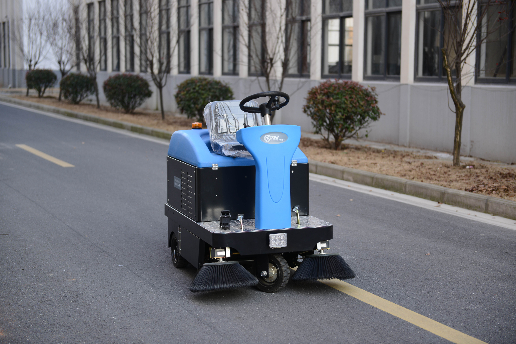 T-1050 Ride-On Floor Sweeper